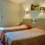 Logis - Et Restaurant De La Montagne Noire מלון 2*